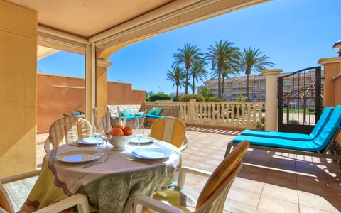 Dénia 479: Eigentum, Zimmer, Grundeigentum, Gebäude, Möbel, Interior Design, Haus, Urlaub, Tabelle, Estate