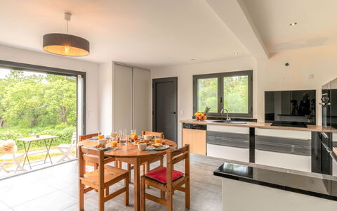 Paoli: Tabelle, Möbel, Eigentum, Stuhl, Pflanze, Holz, Interior Design, Küche, Fenster, Flooring