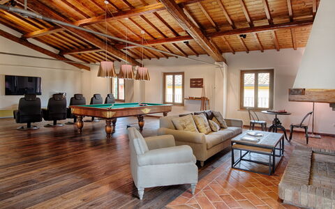 Tenuta Cambiano: Zimmer, Eigentum, Wohnzimmer, Gebäude, Holzboden, Interior Design, Fussboden, Möbel, Haus, Hartholz