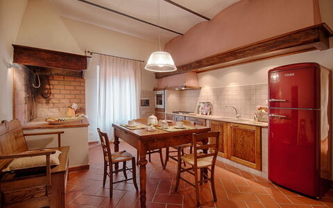 Tenuta Cambiano: Zimmer, Möbel, Gebäude, Interior Design, Eigentum, Decke, Fussboden, Küche, Esszimmer, Haus