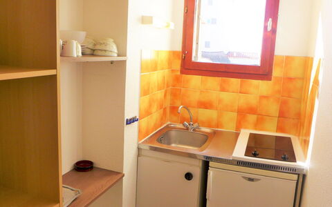 Pleine Vue sur Mer: Zimmer, Eigentum, Sinken, Möbel, Badezimmer, Orange, Fussboden, Interior Design, Haus, Küche