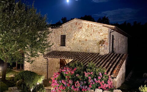 Beautiful Stone Country Villa: Himmel, Pflanze, Fenster, Natur, Gebäude, Blume, Baum, Landschaft
