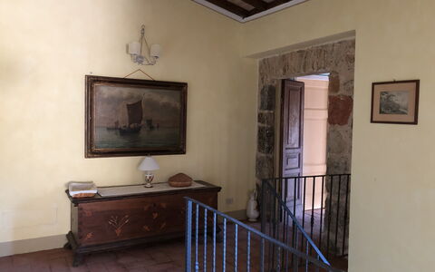 Beautiful Stone Country Villa: Eigentum, Decke, Zimmer, Gebäude, Fussboden, Haus, Geländer, Wand, Interior Design, Die Architektur