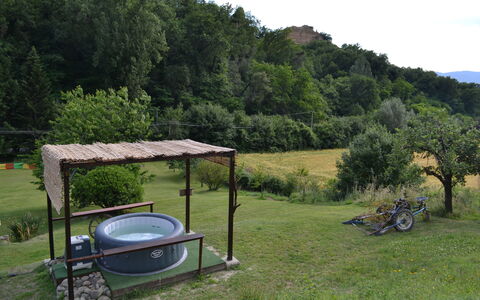 Agriturismo Il Giaggiolo without Pool: Eigentum, Gras, Landschaft, Grundstueck, Garten, Ländliches Gebiet, Hinterhof, Grundeigentum, Bergstation, Freizeit