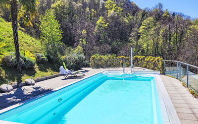 Magadino 75: Schwimmbad, Blau, Wasser, Resort, Freizeit, Verbundwerkstoff, Eco Hotel, Thermae, Water Feature, Freizeitzentrum