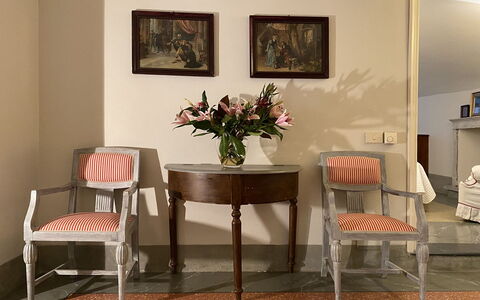 Il Mezzanino: Zimmer, Möbel, Tabelle, Interior Design, Esszimmer, Fussboden, Stuhl, Küche & Esszimmer Tisch, Gebäude, Wohnzimmer