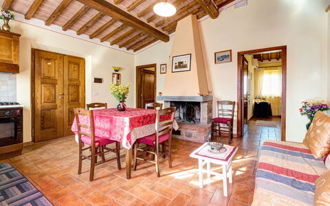 Casale Valdichiana: Eigentum, Zimmer, Gebäude, Möbel, Grundeigentum, Haus, Interior Design, Decke, Villa, Fussboden