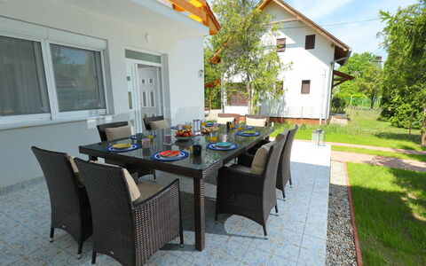 Pixie: Eigentum, Gebäude, Haus, Grundeigentum, Zimmer, Zuhause, Möbel, Tabelle, Terrasse, Interior Design