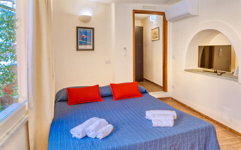 Portovecchio Apartments - Levanto: Möbel, Interior Design, Holz, Flooring, Fussboden, Zimmer, Wohnung, Schlafzimmer, Bett, Zuhause