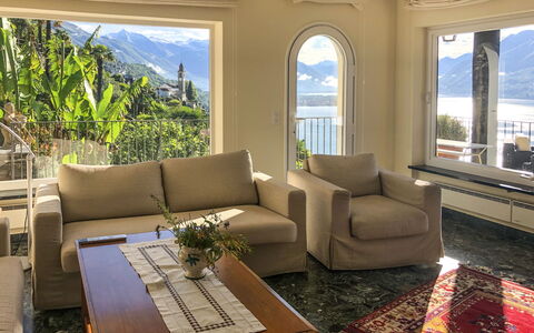 Panorama Lakeview Lago Maggiore: Eigentum, Wohnzimmer, Zimmer, Möbel, Interior Design, Gebäude, Grundeigentum, Zuhause, Couch, Haus