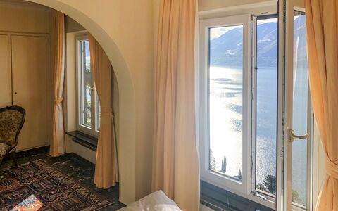 Panorama Lakeview Lago Maggiore: Zimmer, Eigentum, Möbel, Grundeigentum, Gebäude, Wand, Die Architektur, Fussboden, Interior Design, Fenster