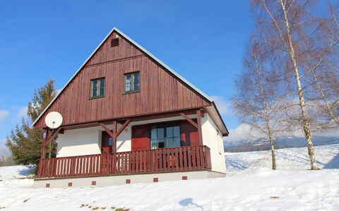 Holiday Hill 62: Himmel, Schnee, Gebäude, Fenster, Baum, Wolke, Haus, Holz, Steigung, Hütte