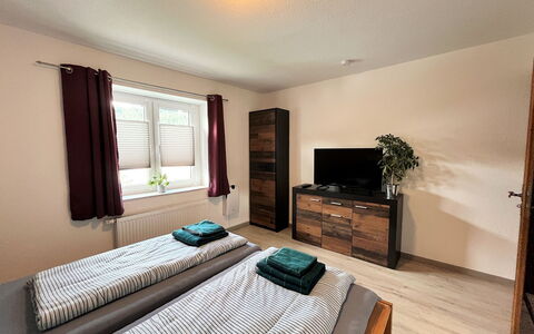Nürburgblick: Eigentum, Fenster, Holz, Interior Design, Beleuchtung, Komfort, Fussboden, Zimmerpflanze, Flooring