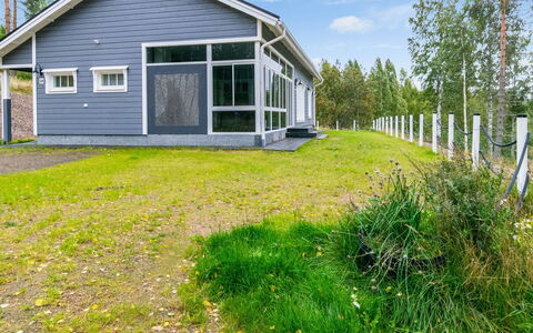 Villa Leinola 1: Möbel, Stuhl, Gartenmöbel, Tabelle, Holz, Tisch Im Freien, Küche & Esszimmer Tisch, Schatten, Garten, Regenschirm