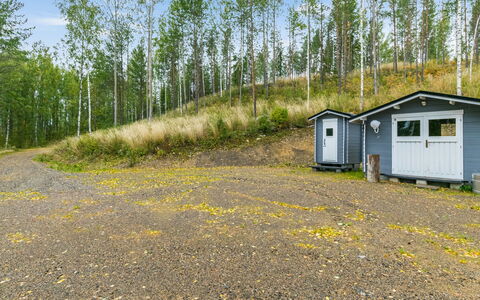 Villa Leinola 1: Möbel, Stuhl, Gartenmöbel, Tabelle, Holz, Tisch Im Freien, Küche & Esszimmer Tisch, Schatten, Garten, Regenschirm