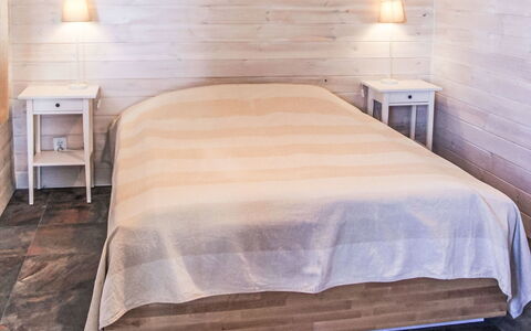 Dom Przy Cisowym Jarze: Möbel, Flooring, Bett, Schlafzimmer, Fussboden, Holz, Interior Design, Bettdecke, Bedding, Holzboden