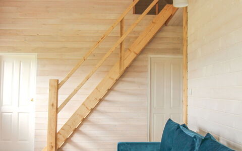 Dom Przy Cisowym Jarze: Eigentum, Pflanze, Blau, Gebäude, Holz, Interior Design, Fussboden, Holzbeize, Wand