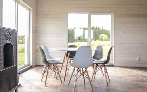 Dom Przy Cisowym Jarze: Möbel, Fenster, Tabelle, Stuhl, Gebäude, Holz, Schatten, Interior Design, Wohnzimmer