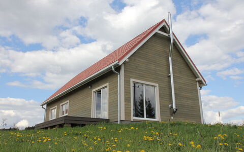 Dom Przy Cisowym Jarze: Wolke, Blume, Pflanze, Himmel, Gebäude, Fenster, Haus, Hütte, Grundstueck, Natürliche Landschaft