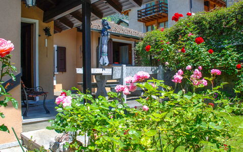La Casina: Blume, Eigentum, Pflanze, Haus, Botanik, Garten, Die Architektur, Gebäude, Grundeigentum, Garten