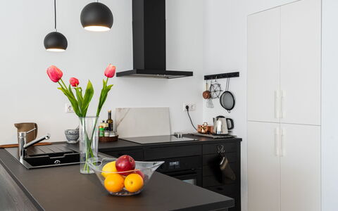 Sol de Estepona: Zimmer, Möbel, Interior Design, Rot, Gelb, Eigentum, Orange, Schreibtisch, Tabelle, Haus