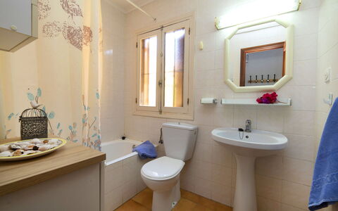 Vega: Badezimmer, Zimmer, Eigentum, Interior Design, Bad Sink, Gebäude, Armatur, Sinken, Bidet, Grundeigentum