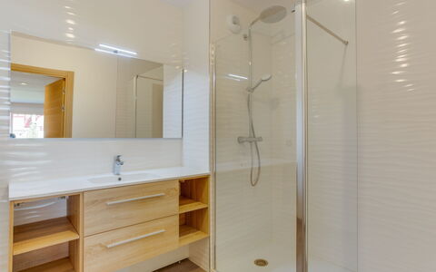 Hossegor 770: Zimmer, Badezimmer, Eigentum, Interior Design, Gebäude, Decke, Grundeigentum, Haus, Die Architektur, Fussboden
