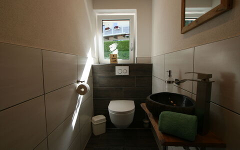 Kröll: Gebäude, Armatur, Badezimmer, Fussboden, Flooring, Haus, Grundeigentum, Holz, Hartholz