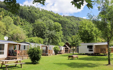 Sachsenburg - Drautal 10: Eigentum, Haus, Zuhause, Natürliche Landschaft, Grundeigentum, Baum, Gebäude, Hütte, State Park, Landschaft
