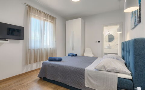 Vine: Schlafzimmer, Möbel, Zimmer, Bett, Eigentum, Interior Design, Bettdecke, Fussboden, Bettrahmen, Decke
