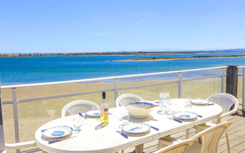 Laguna Beach: Wasser, Himmel, Tabelle, Möbel, Eigentum, Stuhl, Azurblau, Blau, Gartenmöbel, Gebäude