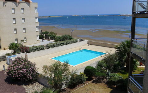 Laguna Beach: Eigentum, Schwimmbad, Gebäude, Haus, Wohnung, Grundeigentum, Urlaub, Azurblau, Resort, Baum