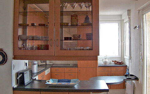 Laguna Beach: Cabinetry, Gebäude, Countertop, Küche, Holz, Regale, Regal, Beleuchtung, Fenster, Schublade