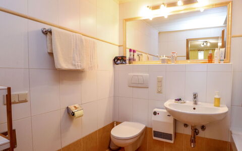 Annis Nest: Badezimmer, Eigentum, Zimmer, Interior Design, Armatur, Die Architektur, Gebäude, Haus, Grundeigentum, Zapfhahn