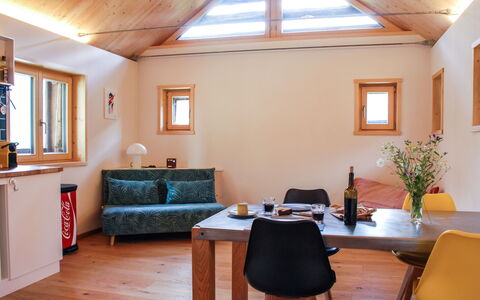 Rustico Rudico: Zimmer, Gebäude, Eigentum, Interior Design, Decke, Möbel, Haus, Wohnzimmer, Tabelle, Fussboden