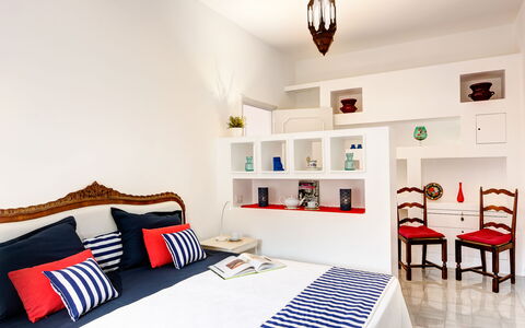 Parsano Home: Möbel, Eigentum, Bilderrahmen, Azurblau, Komfort, Textil, Kissen, Regal, Interior Design, Orange