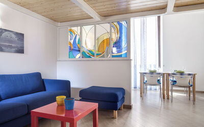 Wall-Glass Apartment