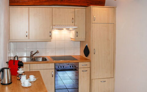 Rustico Ca' Di Garoi: Countertop, Zimmer, Cabinetry, Möbel, Küche, Eigentum, Herd, Hartholz, Schrank, Major Appliance