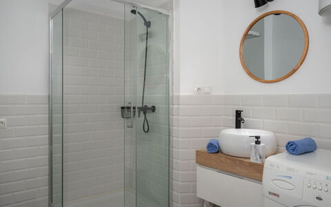 La Dorada: Badezimmer, Zimmer, Eigentum, Fliese, Armatur, Zapfhahn, Die Architektur, Fussboden, Dusche, Materialeigenschaft