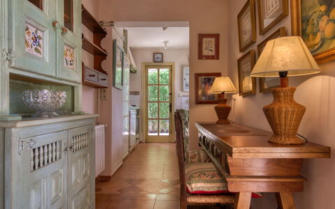 Villa Lander: Zimmer, Eigentum, Möbel, Interior Design, Fussboden, Gebäude, Haus, Decke, Zuhause, Die Architektur