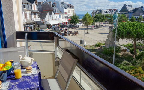 Résidence le Grand Bleu: Eigentum, Grundeigentum, Gebäude, Urlaub, Balkon, Wohnung, Haus, Dach, Baum, Zimmer