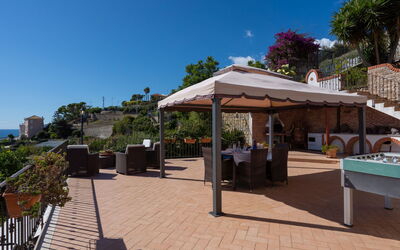Sanremo 651: Eigentum, Gebäude, Grundeigentum, Resort, Terrasse, Schatten, Haus, Urlaub, Zuhause, Schwimmbad