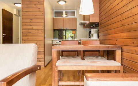 Ylläs Chalets 2207: Möbel, Stuhl, Gartenmöbel, Tabelle, Holz, Tisch Im Freien, Küche & Esszimmer Tisch, Schatten, Garten, Regenschirm