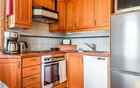 Ski and Camp Golf Casa Rocala: Küche, Küchengerät, Major Appliance, Cabinetry, Countertop, Holz, Möbel, Flooring, Interior Design, Spüle