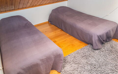 Ski and Camp Golf Casa Rocala: Fussboden, Flooring, Holz, Holzboden, Interior Design, Möbel, Textil, Zimmer, Linens, Braun