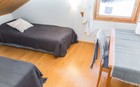 Fore Camp: Holz, Flooring, Fussboden, Möbel, Holzboden, Interior Design, Etagenbett, Zimmer, Holzbeize, Hartholz