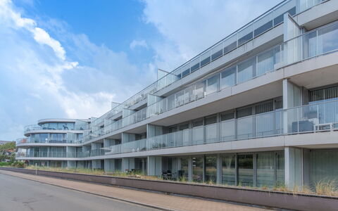 Costae with Balcony: Die Architektur, Gebäude, Eigentum, Mischnutzung, Fassade, Wohngebiet, Geschäftshaus, Grundeigentum, Metropolitan Area, Hauptquartier