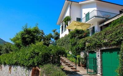 Casarza Ligure 150: Pflanze, Himmel, Gebäude, Eigentum, Fenster, Natur, Azurblau, Vegetation, Grundstueck, Haus
