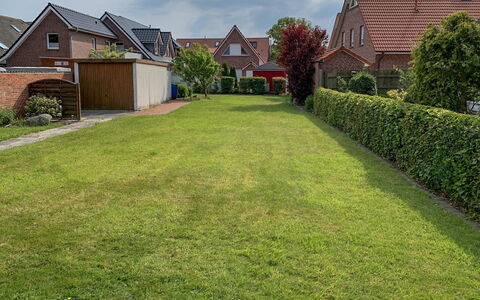 Norddeich 492: Rasen, Gras, Eigentum, Garten, Grundstueck, Wohngebiet, Haus, Zuhause, Garten, Grundeigentum