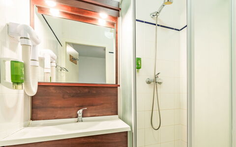 Bolquere 651: Interior Design, Flooring, Fussboden, Armatur, Badezimmer, Zimmer, Installation, Decke, Bad Sink, Zapfhahn